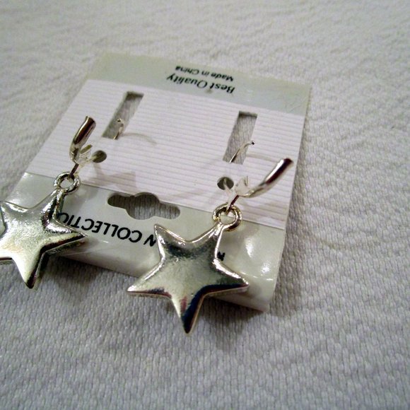 Star Pierced Earrings - Picture 4 of 4